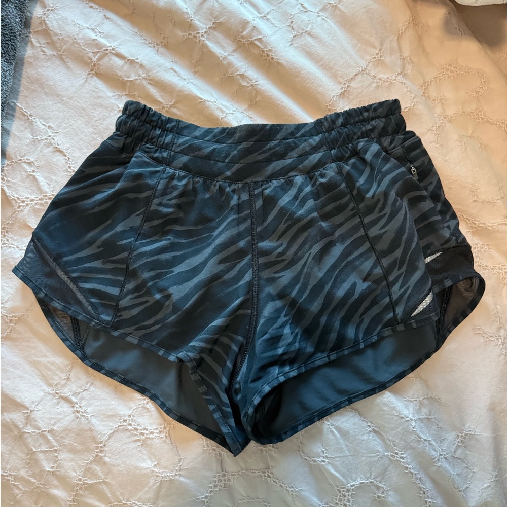 Women’s Lululemon Hotty hot 2.5” Shorts 4